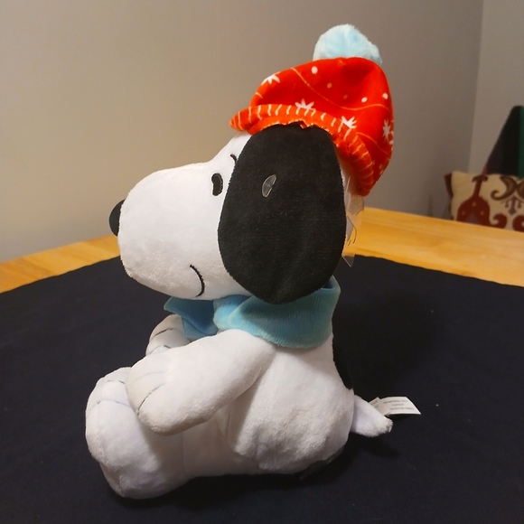 Snoopy Peanuts Plush Hallmark Christmas Stuffie Charlie Brown Gift - Picture 4 of 6